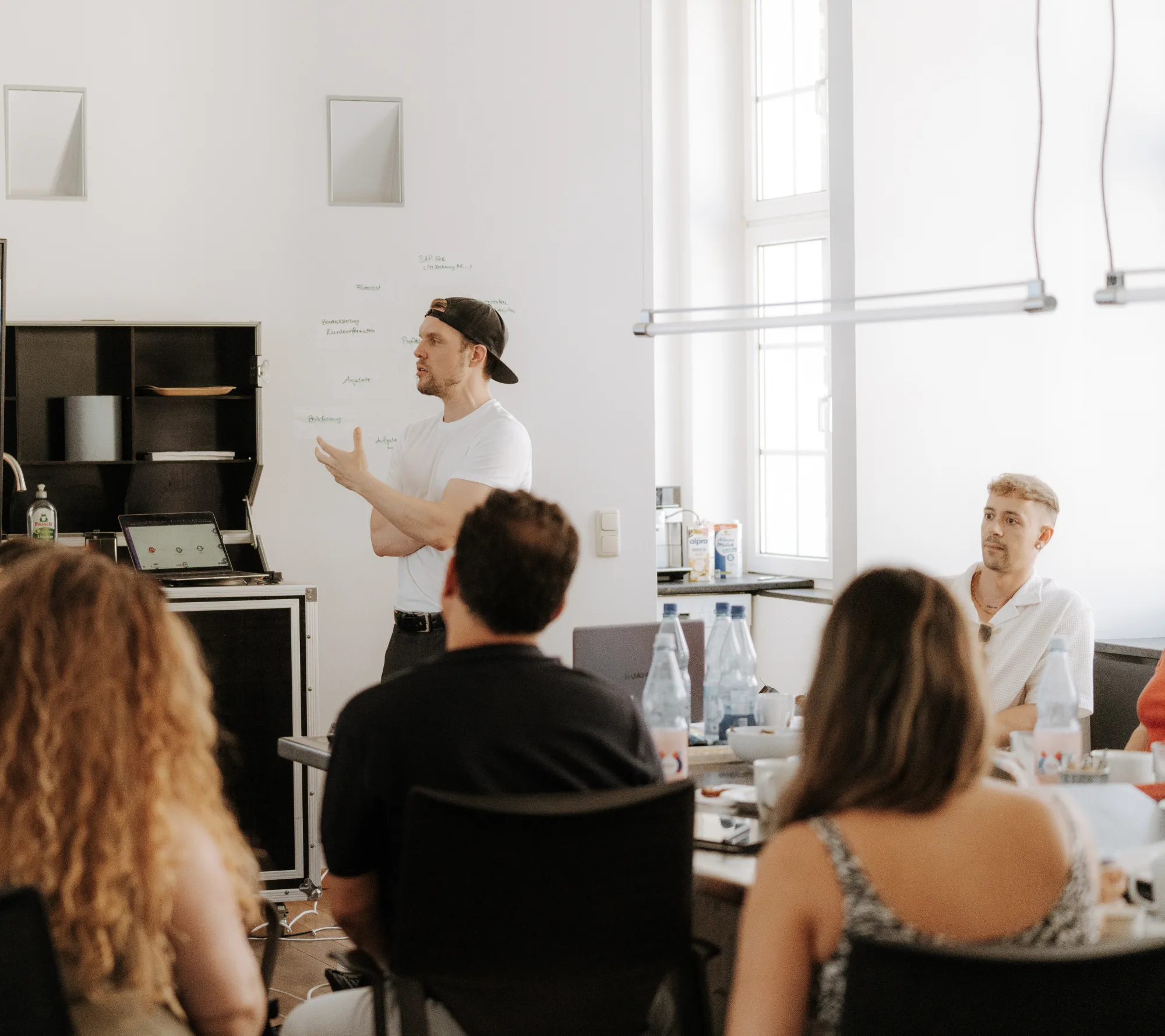 RAIVOLT entwickelt agentische KI-Workflows